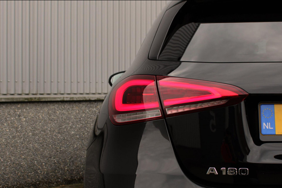 Mercedes-Benz A-Klasse A 180 Aut. AMG Line Pano, MBUX, LED