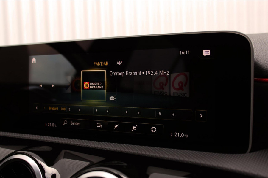 Mercedes-Benz A-Klasse A 180 Aut. AMG Line Pano, MBUX, LED