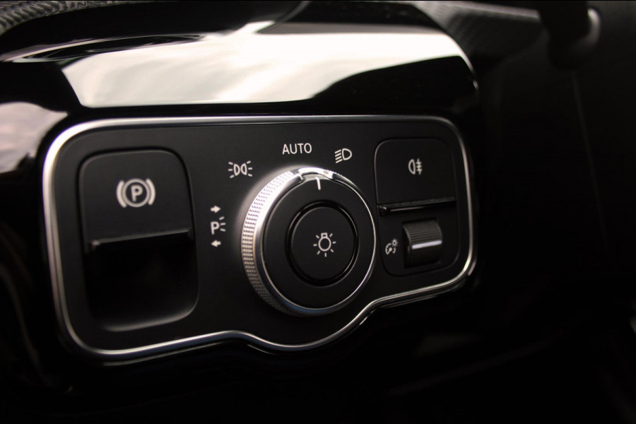 Mercedes-Benz A-Klasse A 180 Aut. AMG Line Pano, MBUX, LED