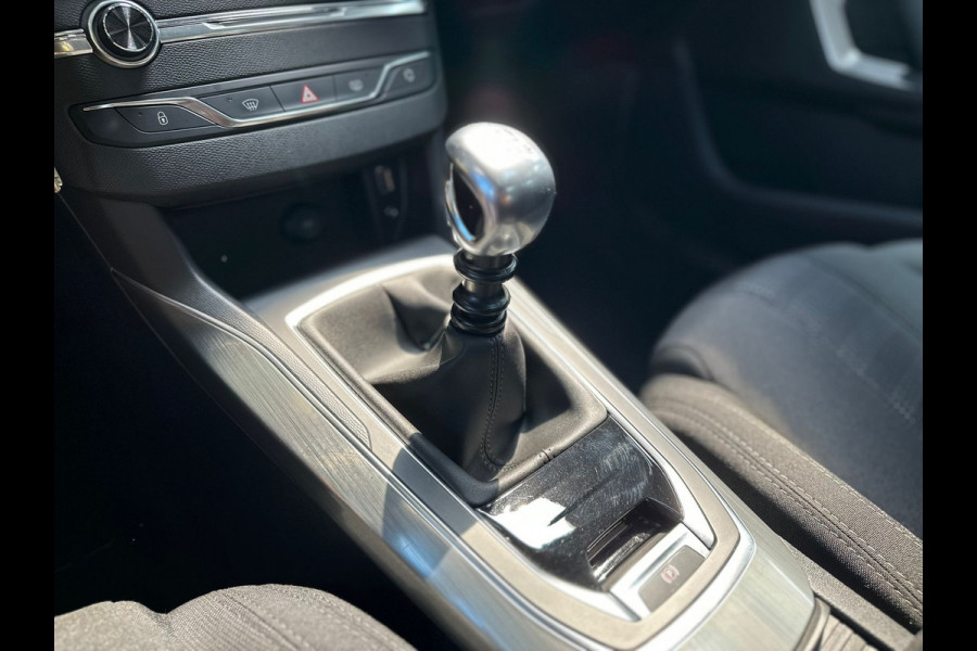Peugeot 308 1.2 PureTech Allure | Pano | Climate | Camera | Volledige dealerhistorie | 1e eigenaar