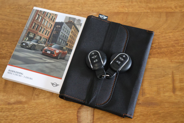 MINI Mini 1.5 Cooper Chili [SCHUIFDAK, APPLE CARPLAY, STOELVERWARMING, PARKEERSENSOR, CRUISE CONTROL, NIEUWSTAAT]