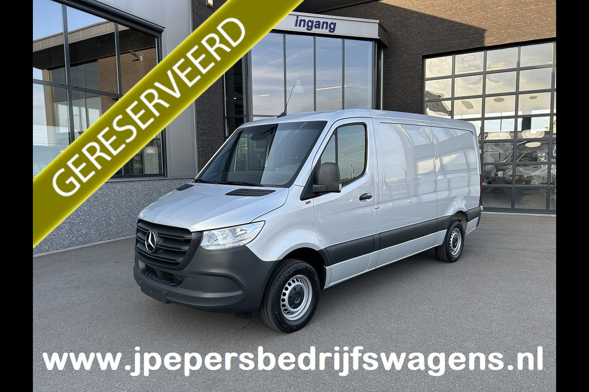 Mercedes-Benz Sprinter 315 CDI L2 H1 RWD / Trekhaak / MBUX / Camera / Carplay navigatie / Airco / 270 Graden achterdeuren Mercedes-Benz Sprinter 315 CDI L2 H1 RWD / Trekhaak / MBUX / Camera / Carplay navigatie / Airco / 270 Graden achterdeuren