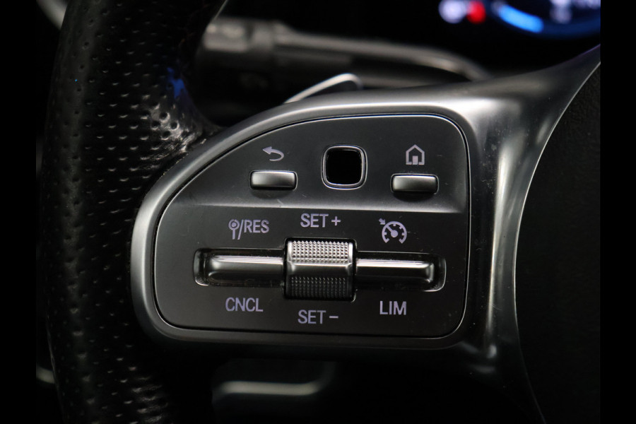 Mercedes-Benz A-Klasse 200 Business Solution AMG [CAMERA, PCA V+A, FLIPPERS, STOELVERWARMING, NAVIGATIE, CLIMATE CONTROL, TREKHAAK, NIEUWSTAAT]