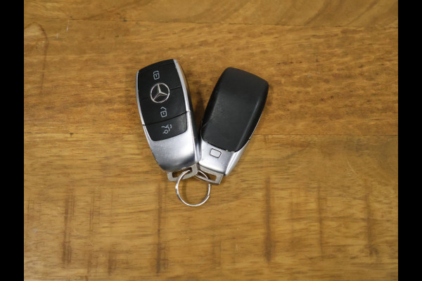 Mercedes-Benz A-Klasse 200 Business Solution AMG [CAMERA, PCA V+A, FLIPPERS, STOELVERWARMING, NAVIGATIE, CLIMATE CONTROL, TREKHAAK, NIEUWSTAAT]