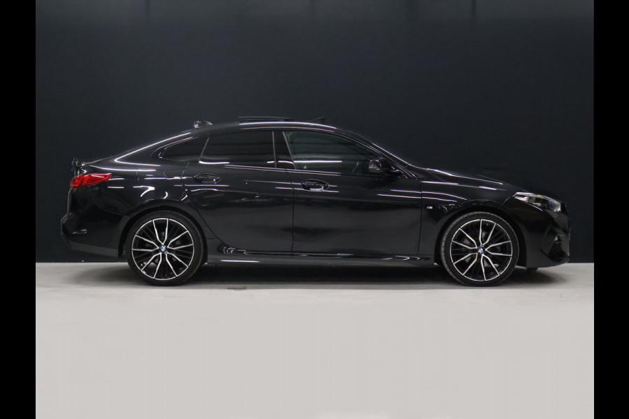 BMW 2 Serie Gran Coupé 218i M Sport [SCHUIFKANTELDAK, M PAKKET, SFEERVERLICHTING, CAMERA, PDC V+A, APPLE CARPLAY, ANDROID, STUURVERWARMING, CRUISE CONTROL, NIEUWSTAAT]