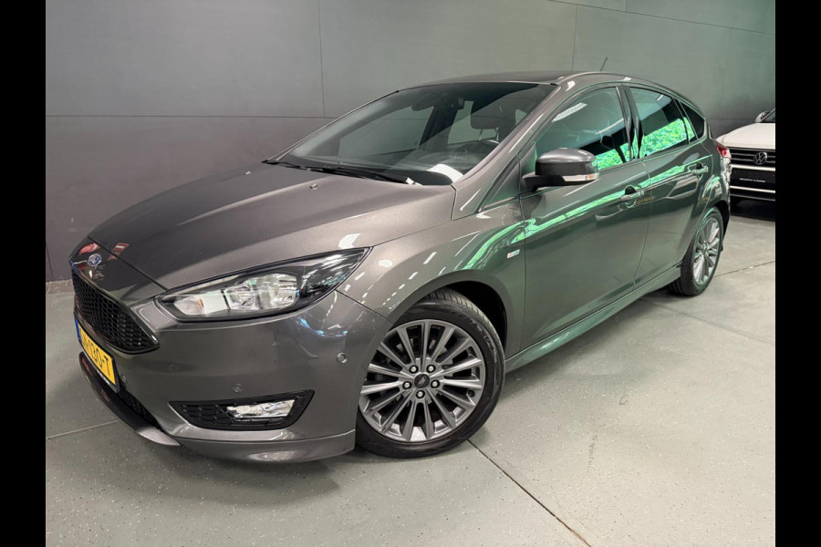 Ford Focus 1.0 ST-Line NAVI/CARPLAY/CRUISE/ECC/PDC///