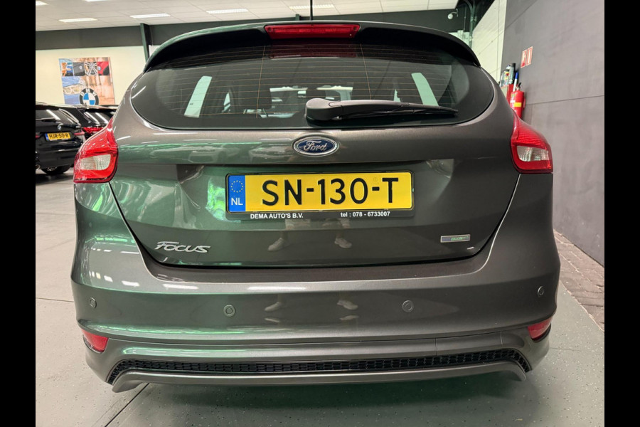 Ford Focus 1.0 ST-Line NAVI/CARPLAY/CRUISE/ECC/PDC///