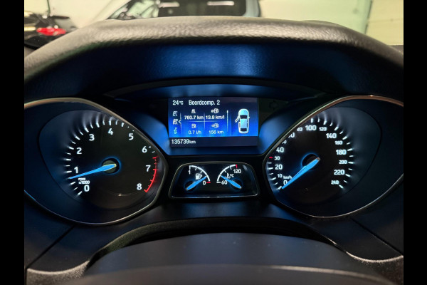 Ford Focus 1.0 ST-Line NAVI/CARPLAY/CRUISE/ECC/PDC///