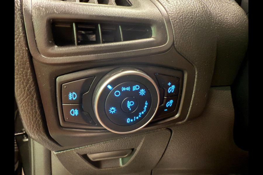 Ford Focus 1.0 ST-Line NAVI/CARPLAY/CRUISE/ECC/PDC///