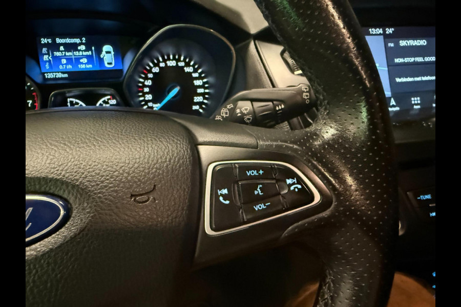 Ford Focus 1.0 ST-Line NAVI/CARPLAY/CRUISE/ECC/PDC///