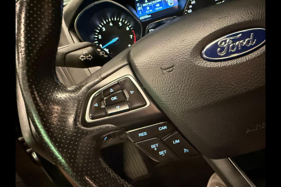 Ford Focus 1.0 ST-Line NAVI/CARPLAY/CRUISE/ECC/PDC///