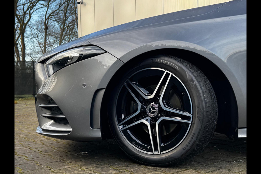 Mercedes-Benz A-Klasse A200 LIMOUSINE AMG AMBIANCE CARPLAY PANO STOELVERWARMING ORIGINEEL NEDERLANDS NAP