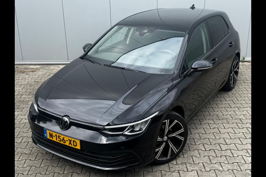 Volkswagen Golf 1.0 eTSI LIFE CARPLAY ORIGINEEL NEDERLANDS NAP PARKEERSENSOREN VIRTUAL SFEERVERLICHTING DEALER ONDERHOUDEN
