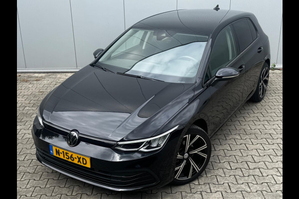 Volkswagen Golf 1.0 eTSI LIFE CARPLAY ORIGINEEL NEDERLANDS NAP PARKEERSENSOREN VIRTUAL SFEERVERLICHTING DEALER ONDERHOUDEN