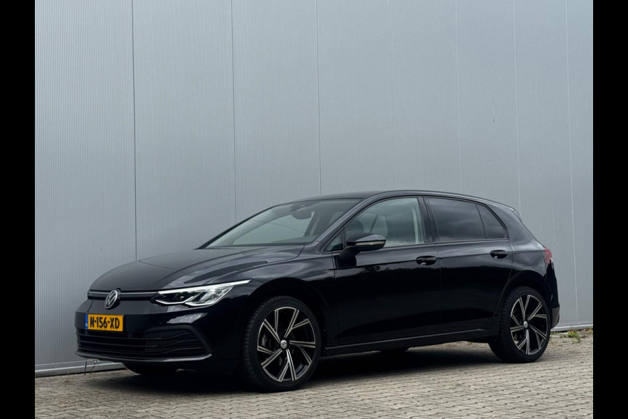 Volkswagen Golf 1.0 eTSI LIFE CARPLAY ORIGINEEL NEDERLANDS NAP PARKEERSENSOREN VIRTUAL SFEERVERLICHTING DEALER ONDERHOUDEN