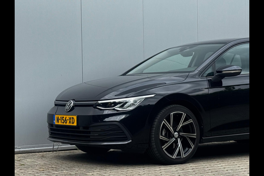 Volkswagen Golf 1.0 eTSI LIFE CARPLAY ORIGINEEL NEDERLANDS NAP PARKEERSENSOREN VIRTUAL SFEERVERLICHTING DEALER ONDERHOUDEN