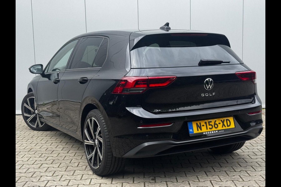 Volkswagen Golf 1.0 eTSI LIFE CARPLAY ORIGINEEL NEDERLANDS NAP PARKEERSENSOREN VIRTUAL SFEERVERLICHTING DEALER ONDERHOUDEN