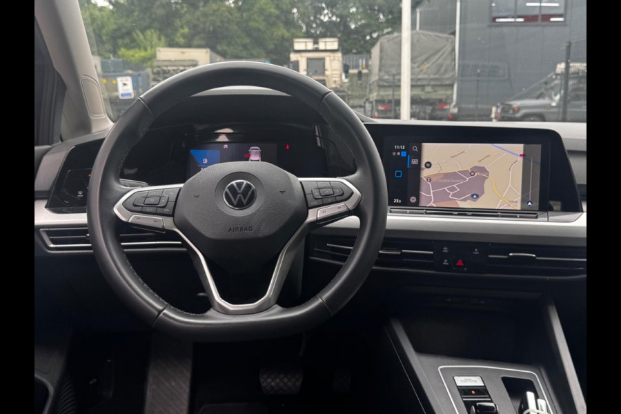 Volkswagen Golf 1.0 eTSI LIFE CARPLAY ORIGINEEL NEDERLANDS NAP PARKEERSENSOREN VIRTUAL SFEERVERLICHTING DEALER ONDERHOUDEN