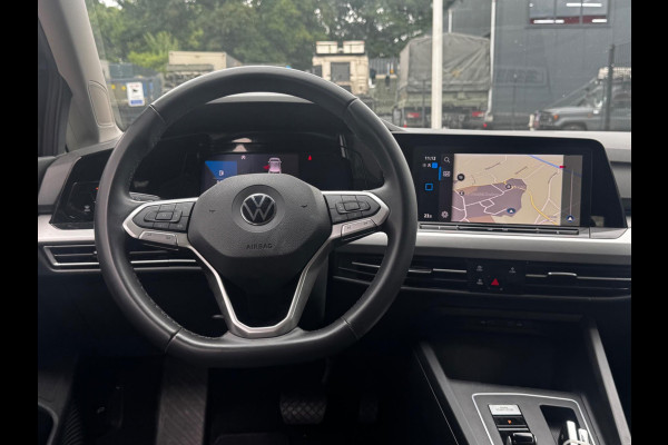 Volkswagen Golf 1.0 eTSI LIFE CARPLAY ORIGINEEL NEDERLANDS NAP PARKEERSENSOREN VIRTUAL SFEERVERLICHTING DEALER ONDERHOUDEN