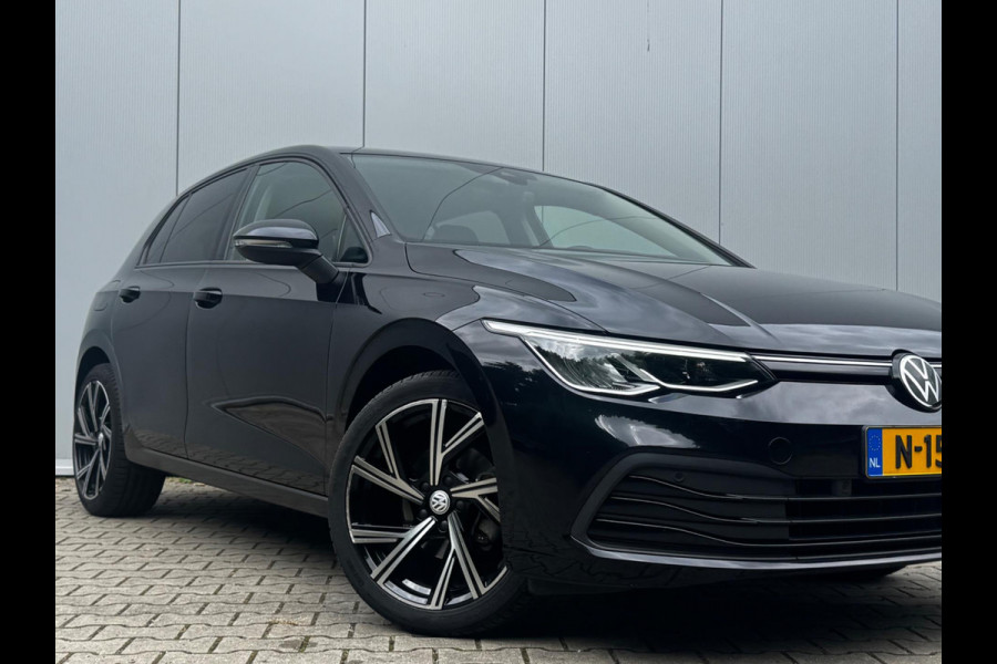 Volkswagen Golf 1.0 eTSI LIFE CARPLAY ORIGINEEL NEDERLANDS NAP PARKEERSENSOREN VIRTUAL SFEERVERLICHTING DEALER ONDERHOUDEN
