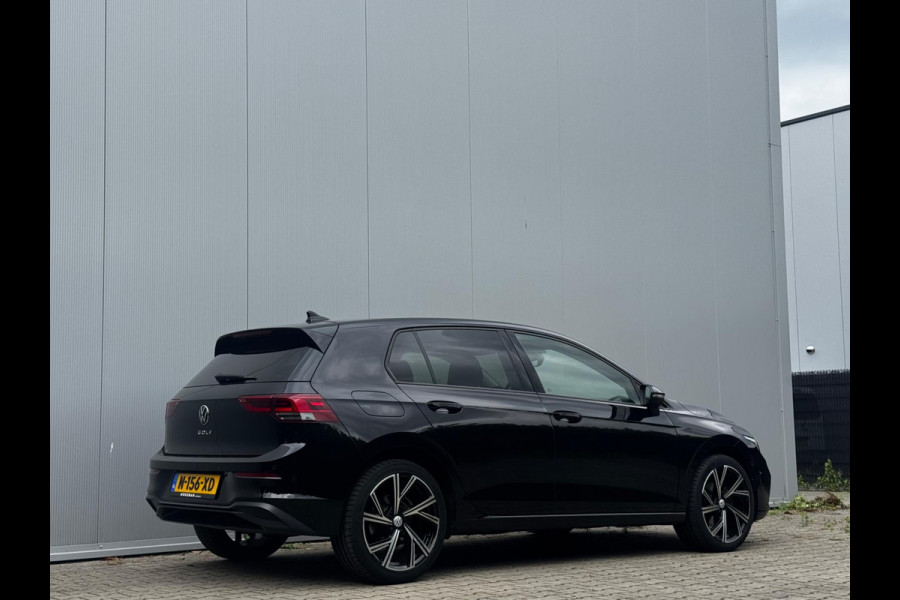 Volkswagen Golf 1.0 eTSI LIFE CARPLAY ORIGINEEL NEDERLANDS NAP PARKEERSENSOREN VIRTUAL SFEERVERLICHTING DEALER ONDERHOUDEN