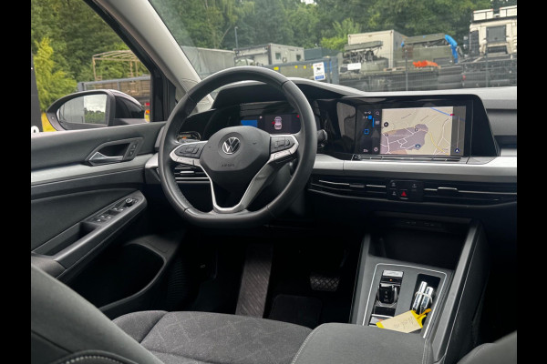 Volkswagen Golf 1.0 eTSI LIFE CARPLAY ORIGINEEL NEDERLANDS NAP PARKEERSENSOREN VIRTUAL SFEERVERLICHTING DEALER ONDERHOUDEN
