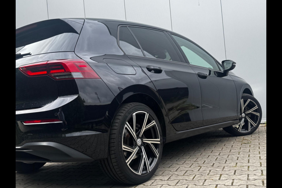 Volkswagen Golf 1.0 eTSI LIFE CARPLAY ORIGINEEL NEDERLANDS NAP PARKEERSENSOREN VIRTUAL SFEERVERLICHTING DEALER ONDERHOUDEN