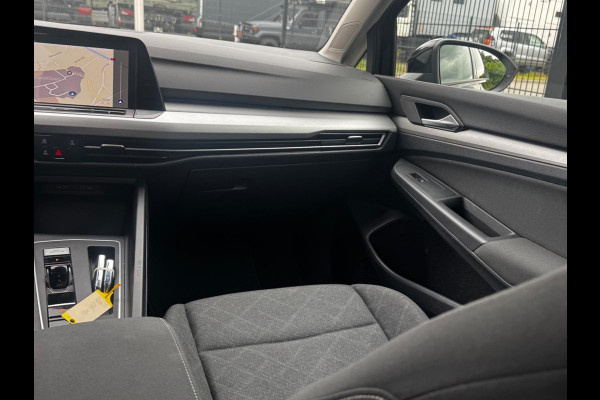 Volkswagen Golf 1.0 eTSI LIFE CARPLAY ORIGINEEL NEDERLANDS NAP PARKEERSENSOREN VIRTUAL SFEERVERLICHTING DEALER ONDERHOUDEN
