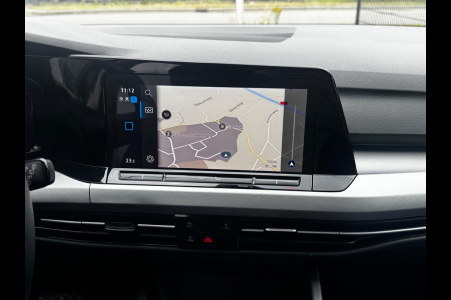 Volkswagen Golf 1.0 eTSI LIFE CARPLAY ORIGINEEL NEDERLANDS NAP PARKEERSENSOREN VIRTUAL SFEERVERLICHTING DEALER ONDERHOUDEN