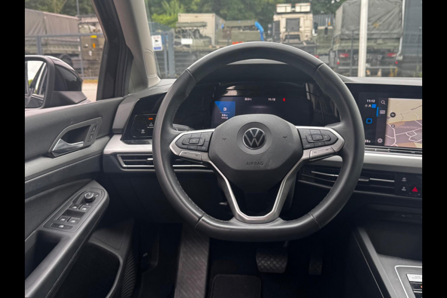 Volkswagen Golf 1.0 eTSI LIFE CARPLAY ORIGINEEL NEDERLANDS NAP PARKEERSENSOREN VIRTUAL SFEERVERLICHTING DEALER ONDERHOUDEN