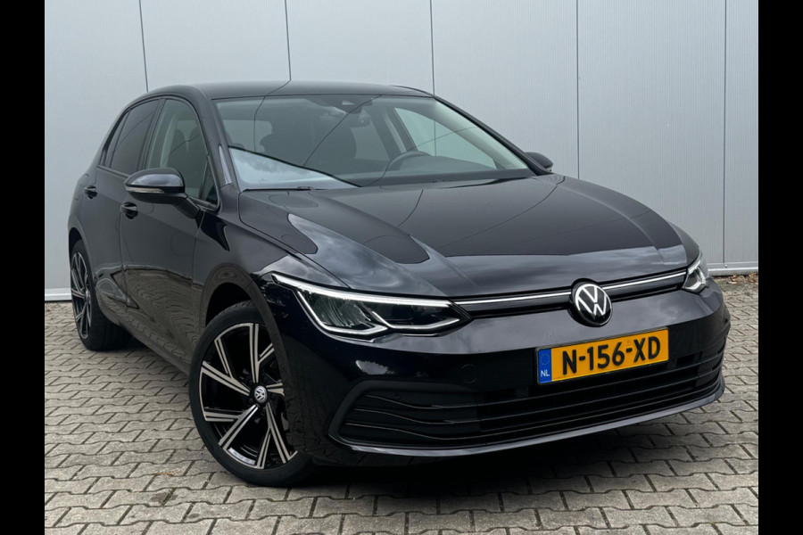 Volkswagen Golf 1.0 eTSI LIFE CARPLAY ORIGINEEL NEDERLANDS NAP PARKEERSENSOREN VIRTUAL SFEERVERLICHTING DEALER ONDERHOUDEN