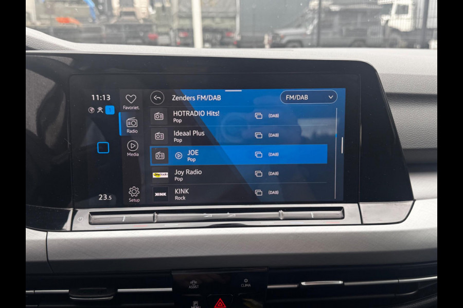 Volkswagen Golf 1.0 eTSI LIFE CARPLAY ORIGINEEL NEDERLANDS NAP PARKEERSENSOREN VIRTUAL SFEERVERLICHTING DEALER ONDERHOUDEN