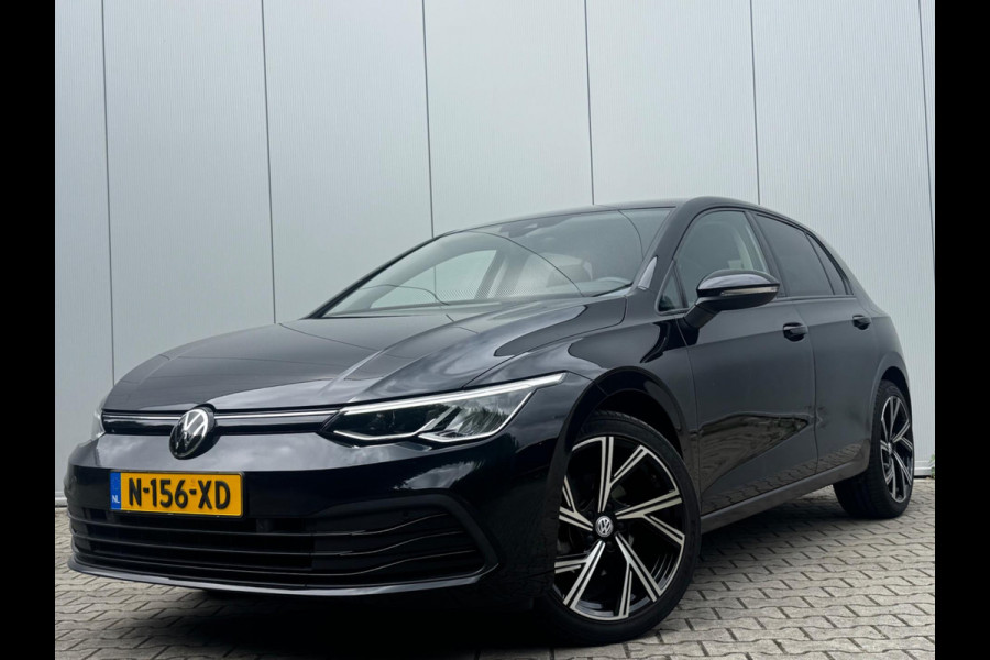 Volkswagen Golf 1.0 eTSI LIFE CARPLAY ORIGINEEL NEDERLANDS NAP PARKEERSENSOREN VIRTUAL SFEERVERLICHTING DEALER ONDERHOUDEN
