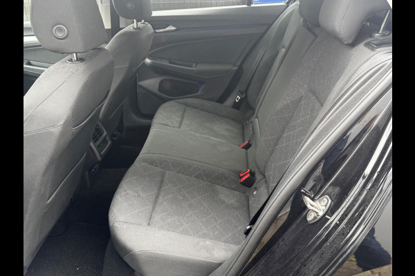 Volkswagen Golf 1.0 eTSI LIFE CARPLAY ORIGINEEL NEDERLANDS NAP PARKEERSENSOREN VIRTUAL SFEERVERLICHTING DEALER ONDERHOUDEN