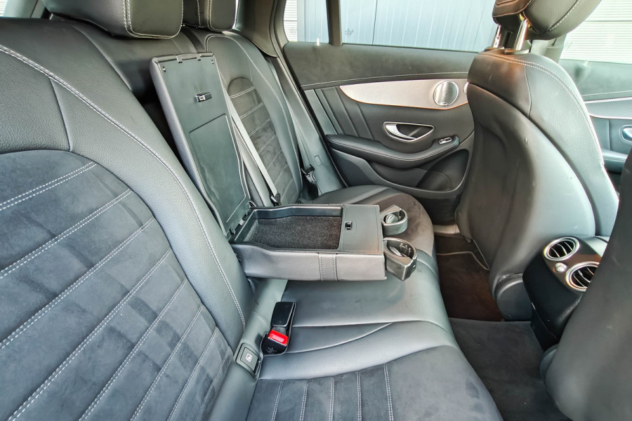 Mercedes-Benz EQC 400 4MATIC 360 Camera Burmester Trekhaak Pano BTW auto Dealer onderhouden.