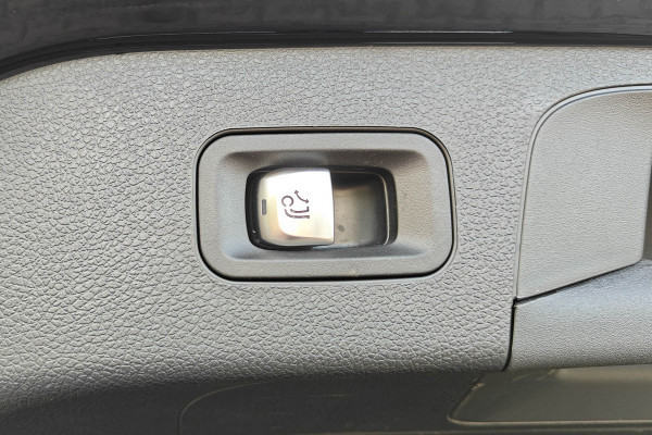 Mercedes-Benz EQC 400 4MATIC 360 Camera Burmester Trekhaak Pano BTW auto Dealer onderhouden.