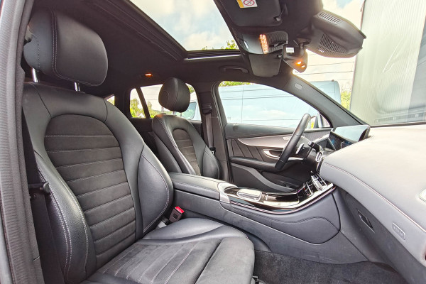 Mercedes-Benz EQC 400 4MATIC 360 Camera Burmester Trekhaak Pano BTW auto Dealer onderhouden.