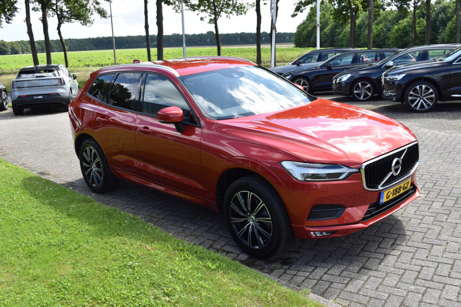 Volvo XC60 2.0 T5 Momentum | DAB | 19 Inch LM | Volvo On Call | Trekhaak | Stoelverwarming | Getint glas