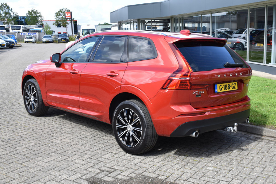 Volvo XC60 2.0 T5 Momentum | DAB | 19 Inch LM | Volvo On Call | Trekhaak | Stoelverwarming | Getint glas