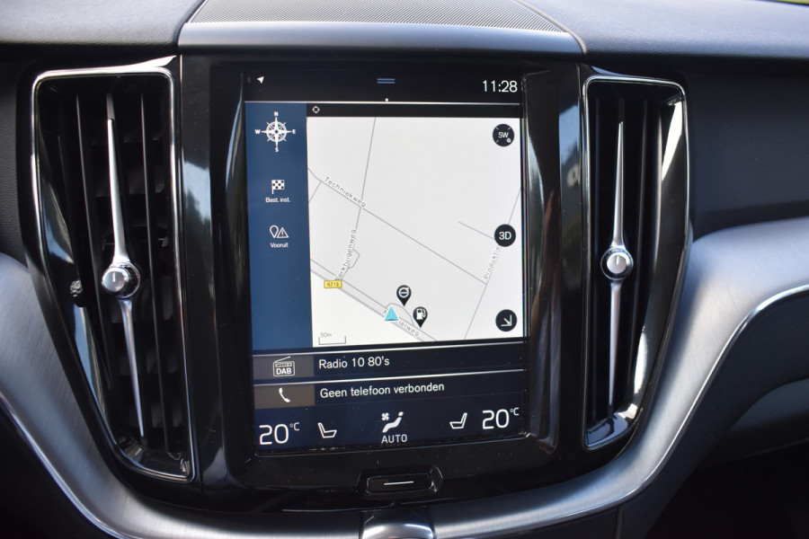 Volvo XC60 2.0 T5 Momentum | DAB | 19 Inch LM | Volvo On Call | Trekhaak | Stoelverwarming | Getint glas