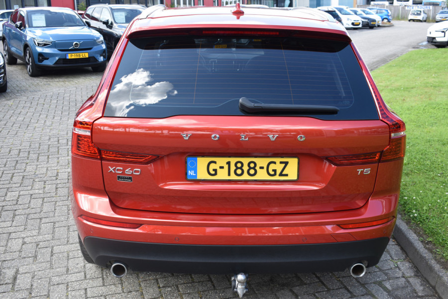 Volvo XC60 2.0 T5 Momentum | DAB | 19 Inch LM | Volvo On Call | Trekhaak | Stoelverwarming | Getint glas