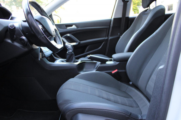 Peugeot 308 SW 1.2 PureTech Blue Lease Executive Navi Pano