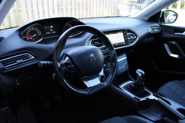 Peugeot 308 SW 1.2 PureTech Blue Lease Executive Navi Pano