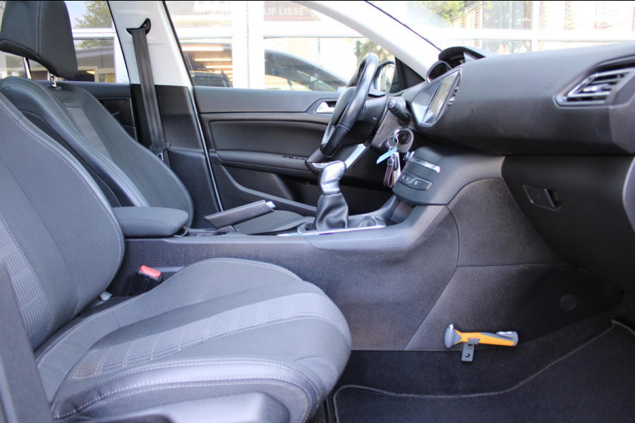 Peugeot 308 SW 1.2 PureTech Blue Lease Executive Navi Pano