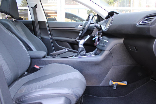 Peugeot 308 SW 1.2 PureTech Blue Lease Executive Navi Pano