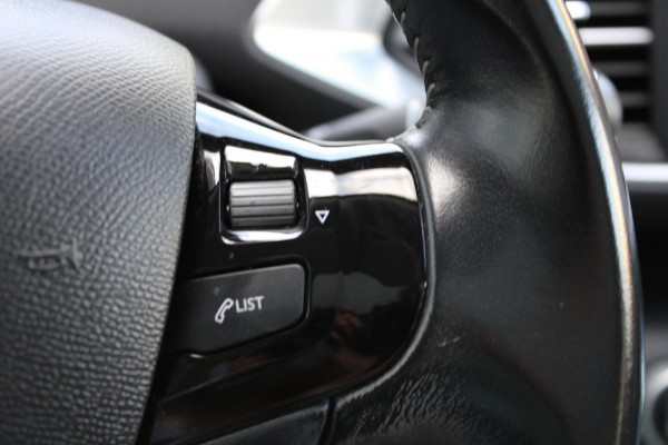 Peugeot 308 SW 1.2 PureTech Blue Lease Executive Navi Pano