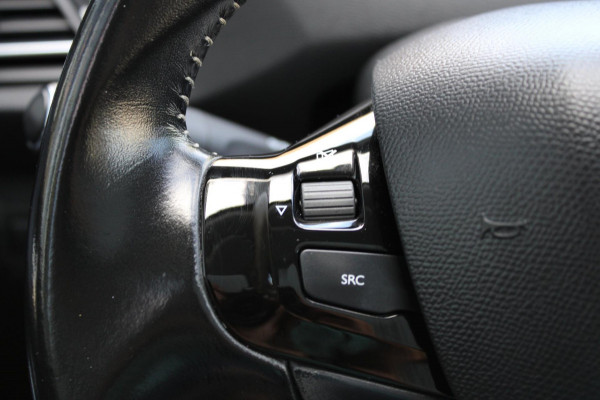 Peugeot 308 SW 1.2 PureTech Blue Lease Executive Navi Pano