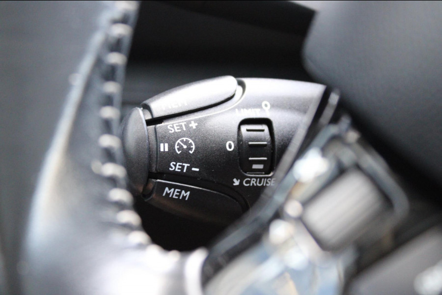 Peugeot 308 SW 1.2 PureTech Blue Lease Executive Navi Pano