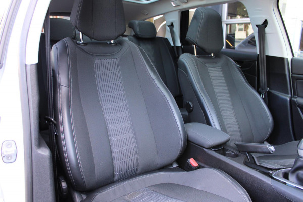 Peugeot 308 SW 1.2 PureTech Blue Lease Executive Navi Pano
