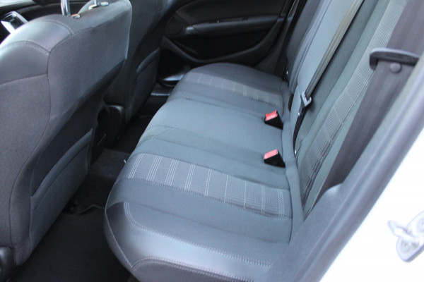 Peugeot 308 SW 1.2 PureTech Blue Lease Executive Navi Pano
